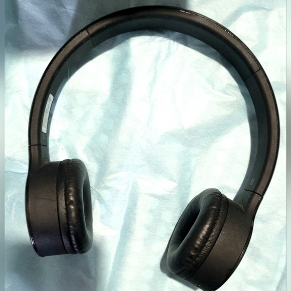 Bluetooth  rechargeable black headphones - Picture 2 of 8